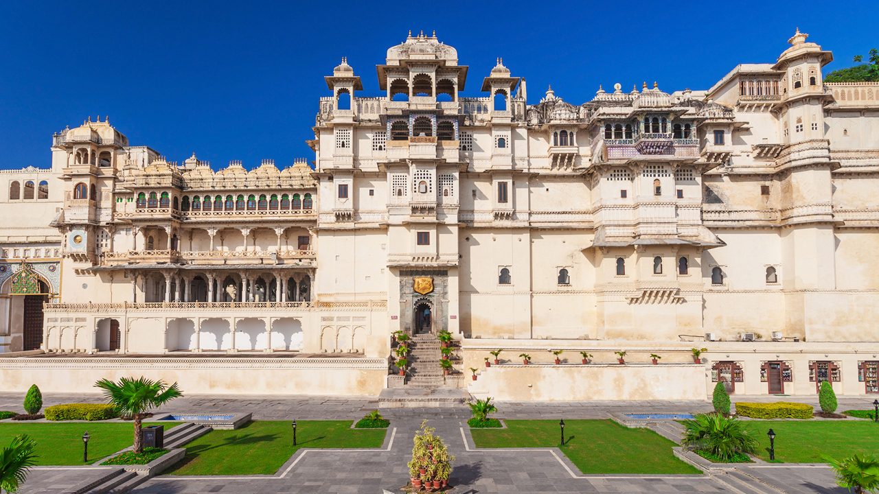 hotels near Lake Pichola