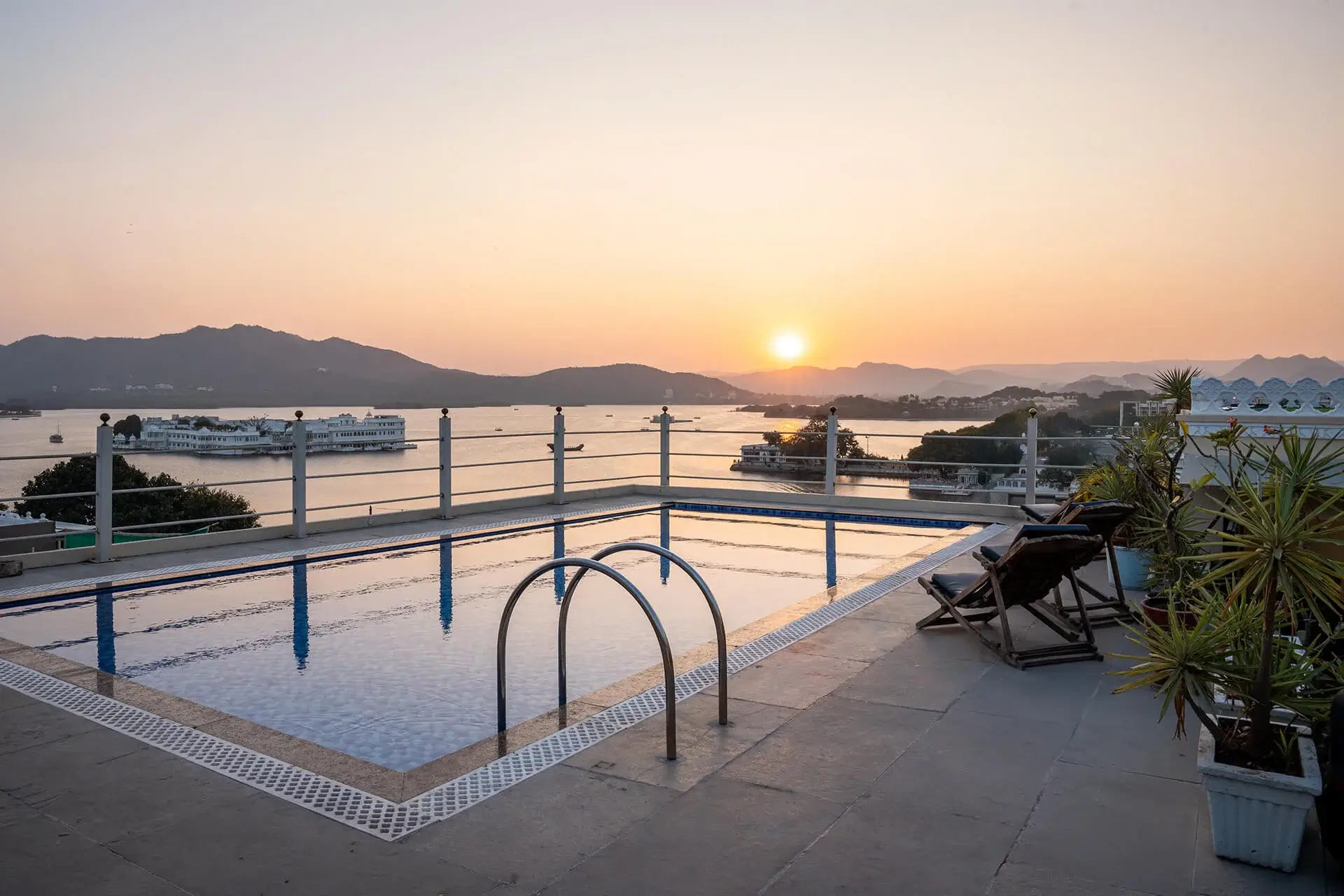 luxury stay near Lake Pichola luxury stay near Lake Pichola