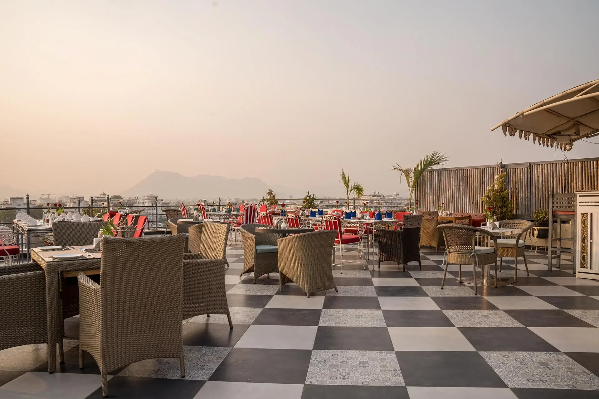 hotels near Lake Pichola