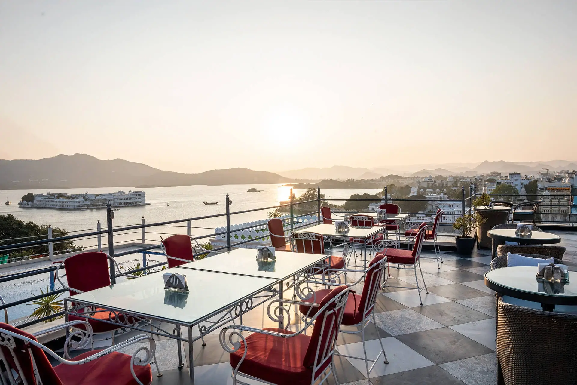 Lake view hotel in Udaipur Old City hotel in Udaipur